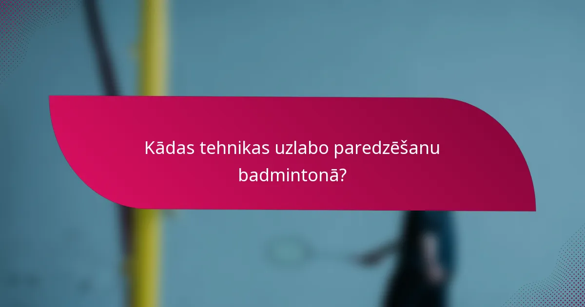Kādas tehnikas uzlabo paredzēšanu badmintonā?